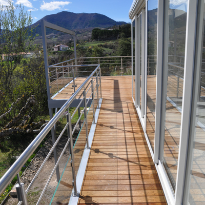 Terrasse sur pilotis en aluminium et bois